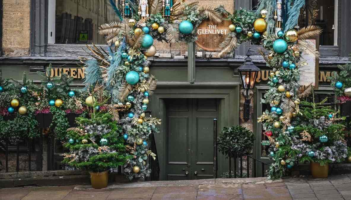 Exterior shot of the Queens Arms Edinburgh