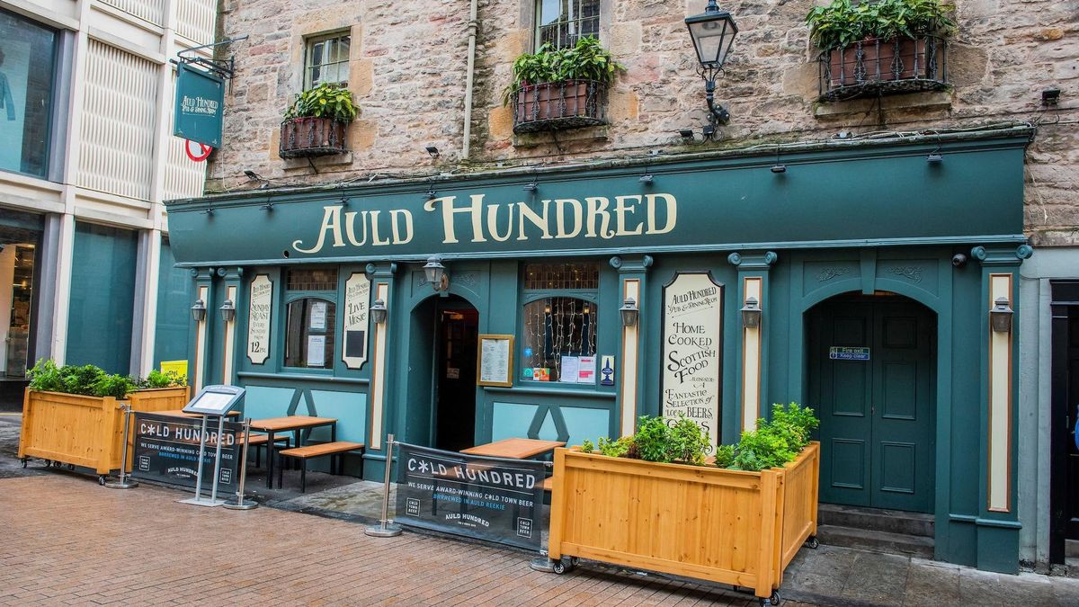 Exterior of the Auld Hundred pub on Rose Street, Edinburgh